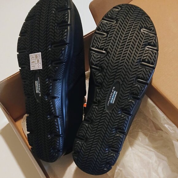 NWT Women's Cozard Slip Resistant Skechers Black Size 10W - Picture 4 of 7